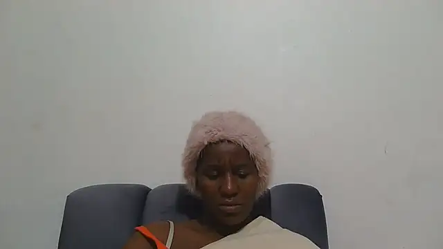 Snapshot of sluttylaura21 chatting on 06.19.26 sluttylaura21 online show from 06.19.26