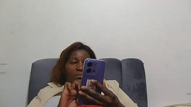 Snapshot of sluttylaura21 chatting on 06.25.26 sluttylaura21 online show from 06.25.26