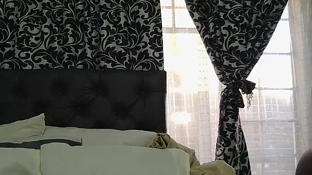Snapshot of sluttylaura21 chatting on 07.04.26 sluttylaura21 online show from 07.04.26
