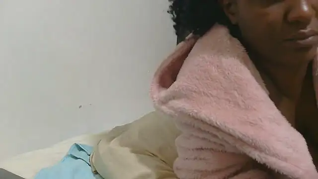 Snapshot of sluttylaura21 chatting on 07.30.26 sluttylaura21 online show from 07.30.26