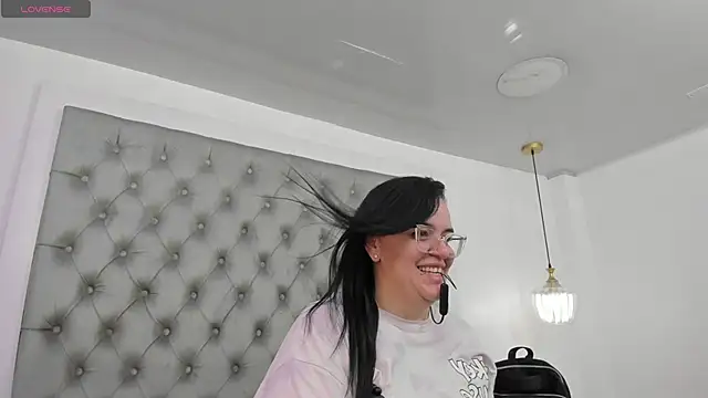 Snapshot of anette_cooper chatting on 06.19.26 anette cooper online show from 06.19.26
