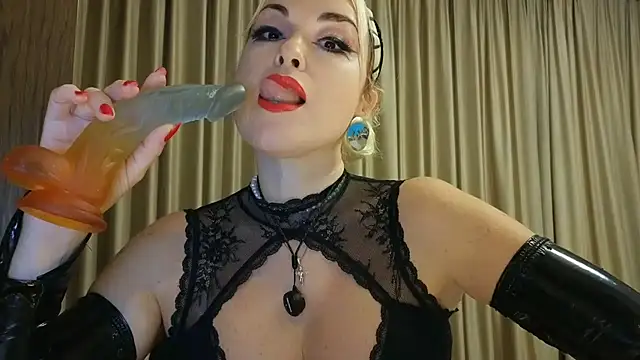 Snapshot of MissKateX chatting on 06.14.26 MissKateX online show from 06.14.26