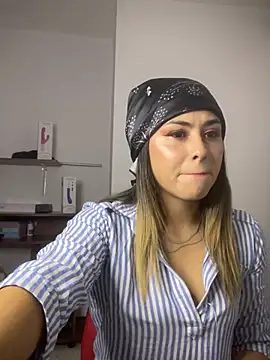 Snapshot of pamelao chatting on 02.13.25 pamelao online show from 02.13.25