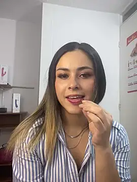 Snapshot of pamelao chatting on 02.13.25 pamelao online show from 02.13.25