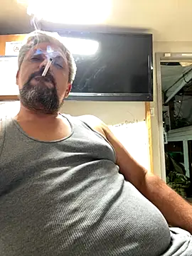 Snapshot of tank32s chatting on 09.19.25 tank32s online show from 09.19.25