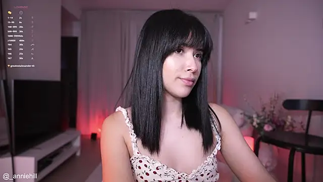 Snapshot of anniehillofficial chatting on 01.09.25 anniehillofficial online show from 01.09.25