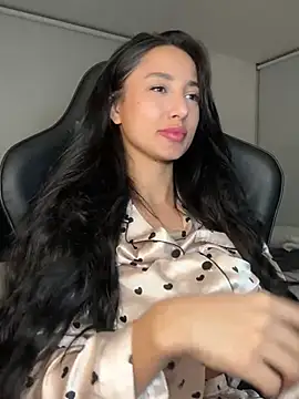 Snapshot of EvaMoet chatting on 12.06.24 EvaMoet online show from 12.06.24