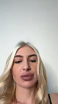 Mia Roxie online show from 02.10.26