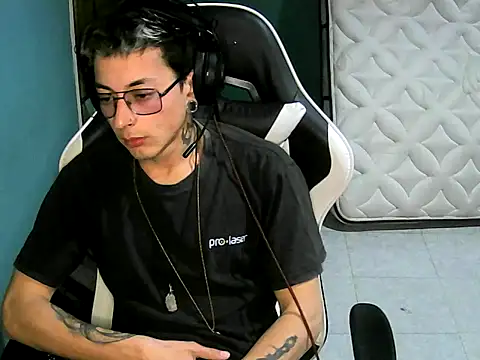 Snapshot of Jughead_16 chatting on 10.01.25 Jughead 16 online show from 10.01.25