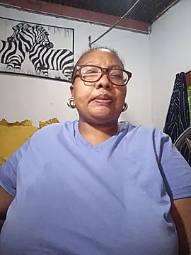 Snapshot of YELLOW_BONE chatting on 08.05.26 YELLOW BONE online show from 08.05.26