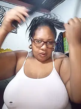 Snapshot of YELLOW_BONE chatting on 08.06.26 YELLOW BONE online show from 08.06.26