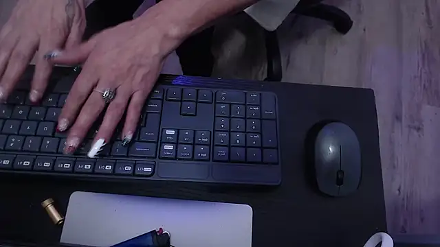 Snapshot of _Scarlett_Sweet chatting on 12.05.25 Scarlett Sweet online show from 12.05.25