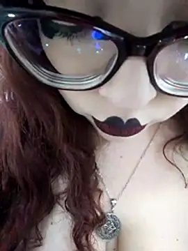 Snapshot of alicce_moon_ chatting on 05.13.26 alicce moon online show from 05.13.26
