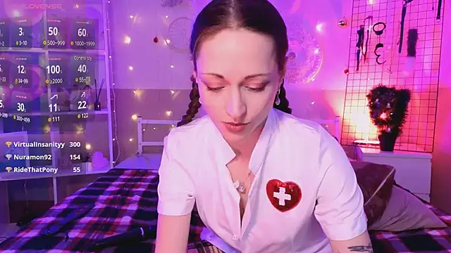 Snapshot of ServantBrook chatting on 01.04.25 ServantBrook online show from 01.04.25