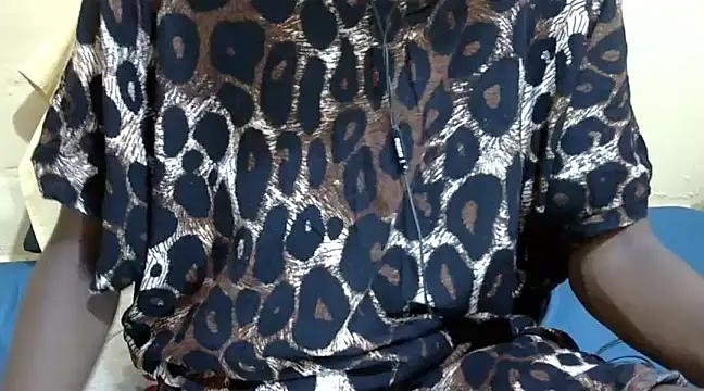 Snapshot of Slender-simple1 chatting on 02.22.25 Slender-simple1 online show from 02.22.25