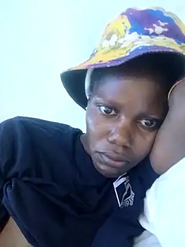 Snapshot of Slender-simple1 chatting on 12.16.25 Slender-simple1 online show from 12.16.25