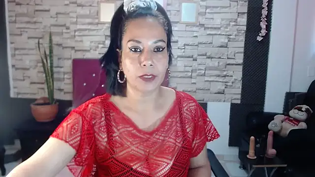 Snapshot of MarianaNight02 chatting on 12.12.24 MarianaNight02 online show from 12.12.24