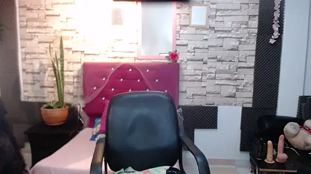 Snapshot of MarianaNight02 chatting on 12.30.24 MarianaNight02 online show from 12.30.24