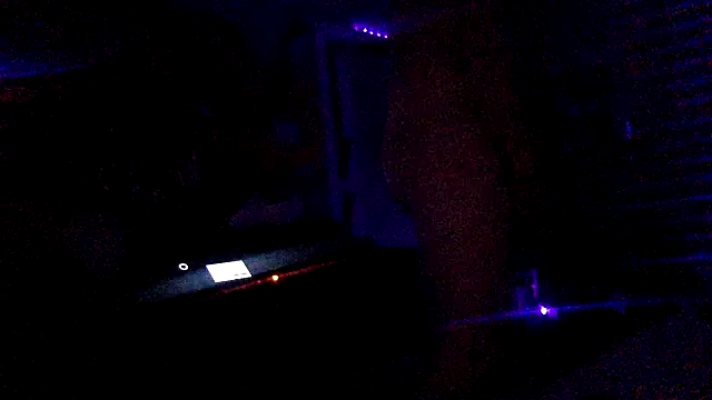 Snapshot of Fr4nk1eFFuxxx chatting on 12.15.24 Fr4nk1eFFuxxx online show from 12.15.24