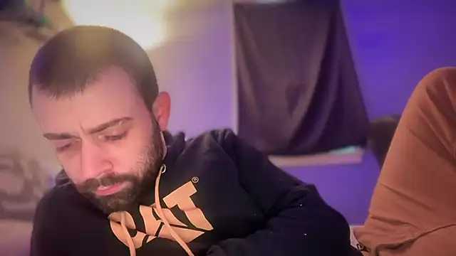 Snapshot of Fr4nk1eFFuxxx chatting on 03.08.25 Fr4nk1eFFuxxx online show from 03.08.25