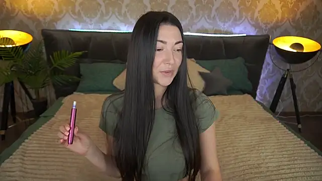 EmilyHalls online show from 02.04.25