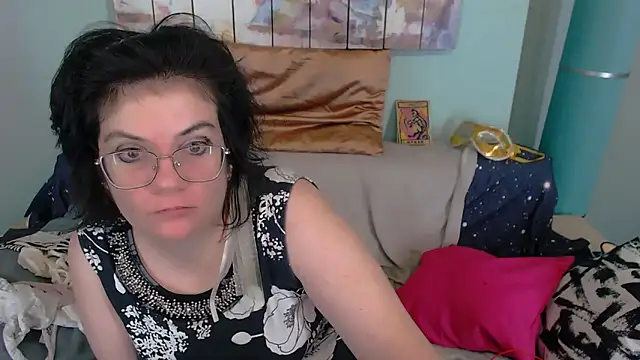 EverlyRays online show from 11.25.25