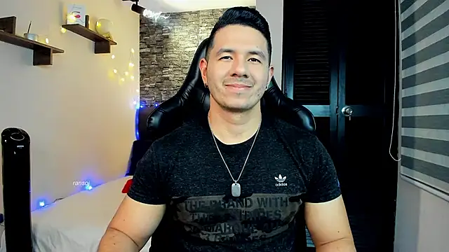 Snapshot of ransoj chatting on 02.23.25 ransoj online show from 02.23.25