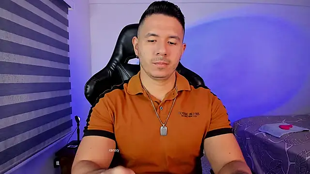 Snapshot of ransoj chatting on 10.30.25 ransoj online show from 10.30.25