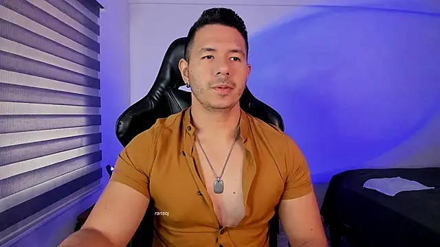 Snapshot of ransoj chatting on 11.18.25 ransoj online show from 11.18.25