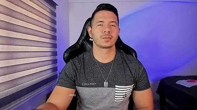 Snapshot of ransoj chatting on 11.19.25 ransoj online show from 11.19.25