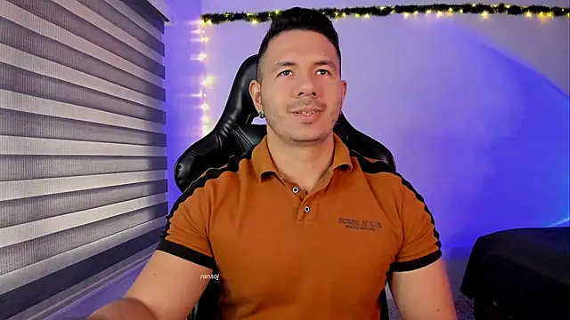 Snapshot of ransoj chatting on 12.15.25 ransoj online show from 12.15.25