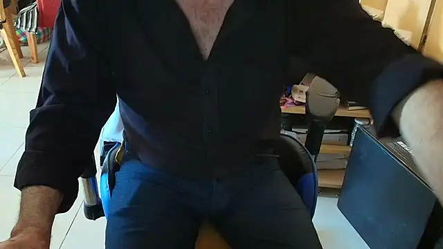 Snapshot of angelgarcia269 chatting on 11.21.25 angelgarcia269 online show from 11.21.25