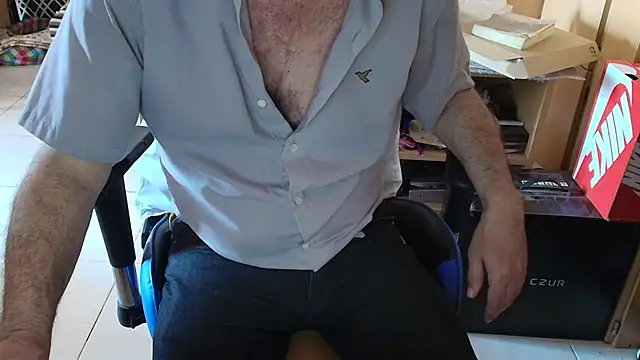 Snapshot of angelgarcia269 chatting on 11.28.25 angelgarcia269 online show from 11.28.25