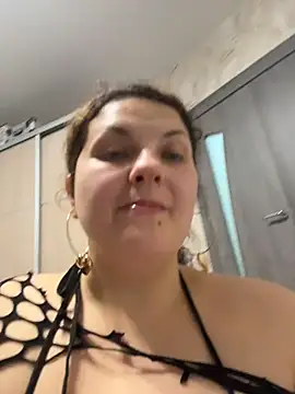 Snapshot of Taisia_W chatting on 12.02.25 Taisia W online show from 12.02.25