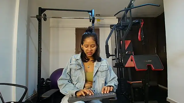 JuliKim  online show from 10.11.25