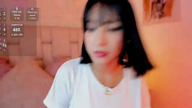 emma woods  online show from 10.10.25