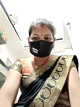 Snapshot of Riyaa-Devi chatting on 12.24.24 Riyaa-Devi online show from 12.24.24