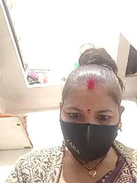 Snapshot of Riyaa-Devi chatting on 12.21.25 Riyaa-Devi online show from 12.21.25