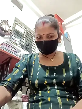 Snapshot of Riyaa-Devi chatting on 12.22.25 Riyaa-Devi online show from 12.22.25