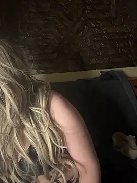 Snapshot of Mayoosh6 chatting on 02.20.25 Mayoosh6 online show from 02.20.25