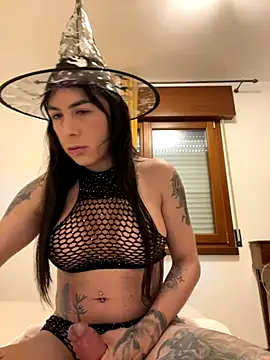 Snapshot of missdirtyhot_ chatting on 10.30.25 missdirtyhot online show from 10.30.25