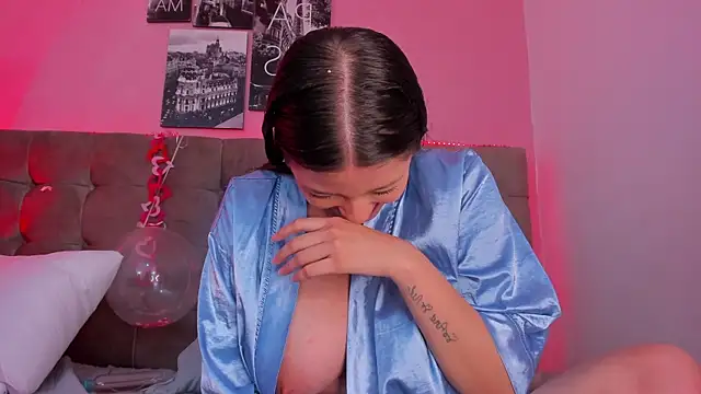 aleja cute  online show from 02.15.25