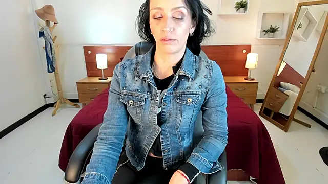 Kristen Garner online show from 02.04.25