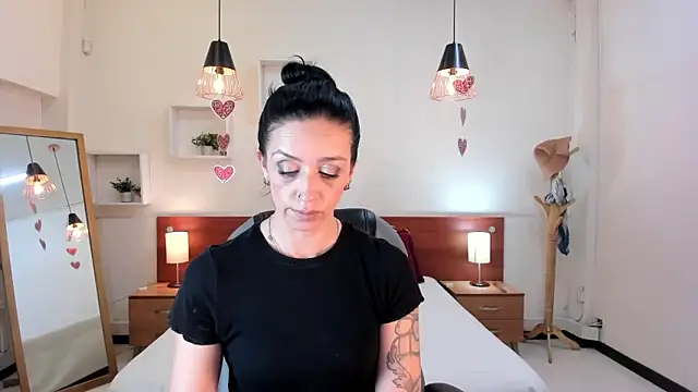 Kristen Garner online show from 02.21.25