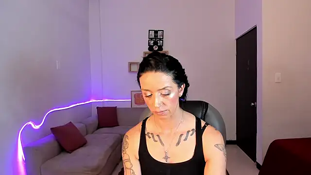 Kristen Garner online show from 11.28.25