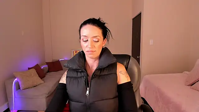 Snapshot of Kristen_Garner chatting on 05.28.26 Kristen Garner online show from 05.28.26