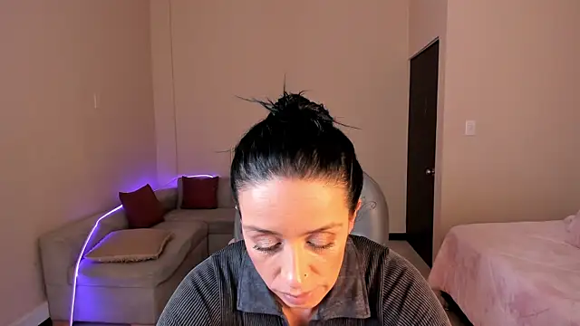Snapshot of Kristen_Garner chatting on 06.01.26 Kristen Garner online show from 06.01.26