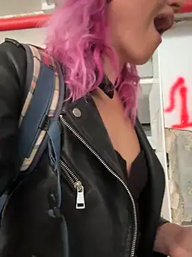 Snapshot of Dina-Light chatting on 02.15.25 Dina-Light online show from 02.15.25