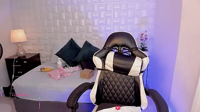 Snapshot of anny_rouse24 chatting on 01.11.26 anny rouse24 online show from 01.11.26