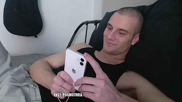 Snapshot of ETHAN_MOORE chatting on 02.25.26 ETHAN MOORE online show from 02.25.26